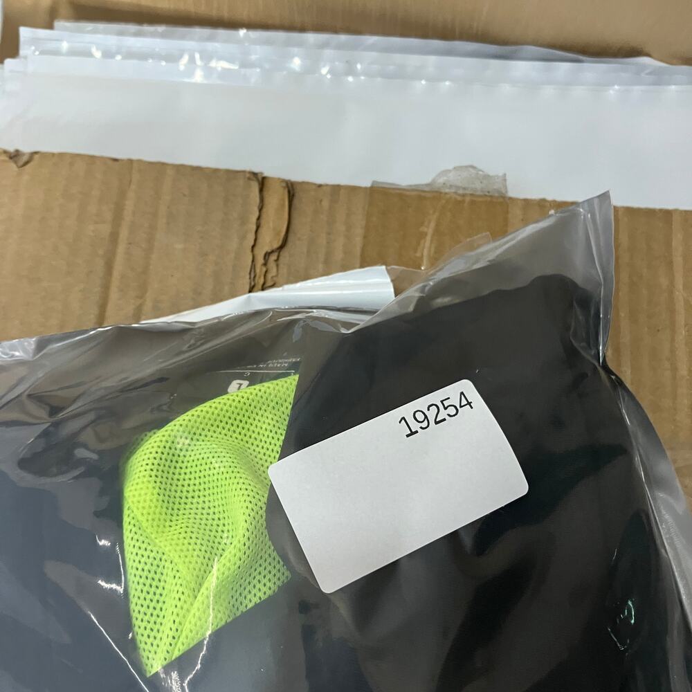 Nike Dri-Fit Hoodie Boys Size L Black Green Pullover Athletic Lightweight Active - Picture 4 of 4